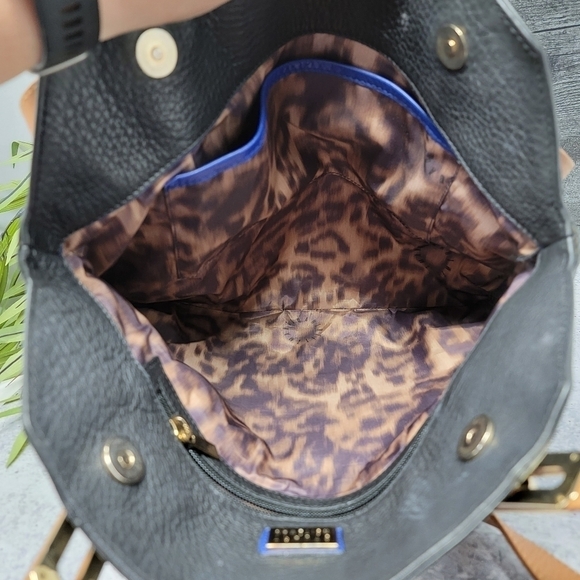 Stuart Weitzman | Black Snap Top Shoulder Bag with Tan Straps - Picture 4 of 6